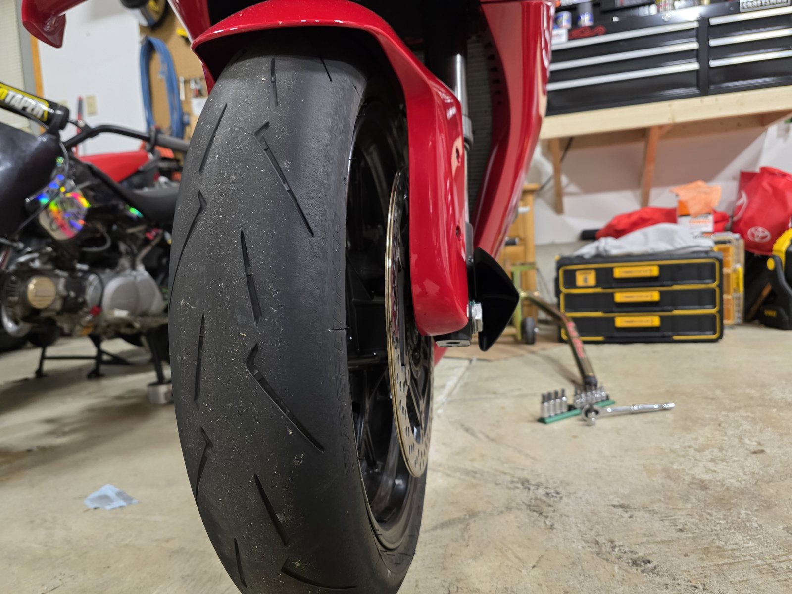 Low front view: scoop outboard of the fender and tire