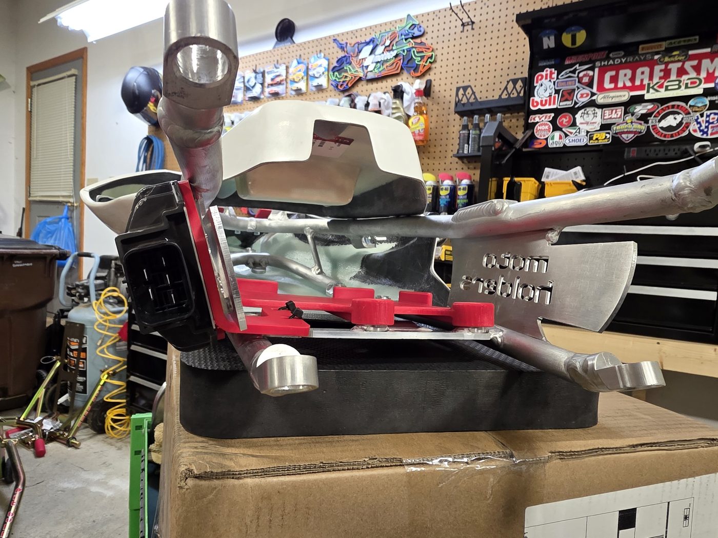 Bench fit: rectifier bracket, ECU tray and tail on the subframe